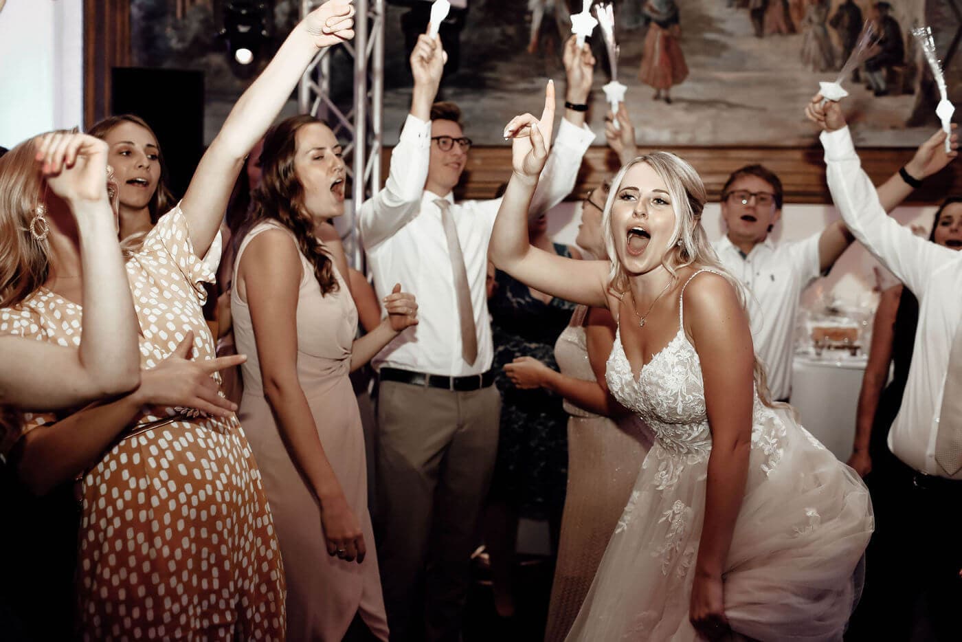 Melodies of Matrimony: Die Magie des Hochzeits-DJs