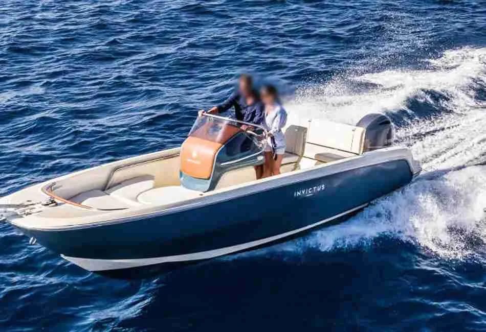 Exklusives Reisen: Warum Boot Mieten immer beliebter wird