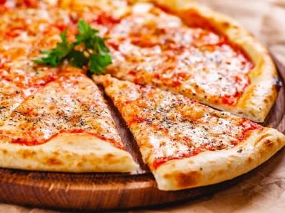 Pizza Mittenaar – Köstliche Vielfalt aus dem Steinofen