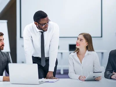 Warum Headhunter ein essenzieller Bestandteil erfolgreicher HR-Strategien sind