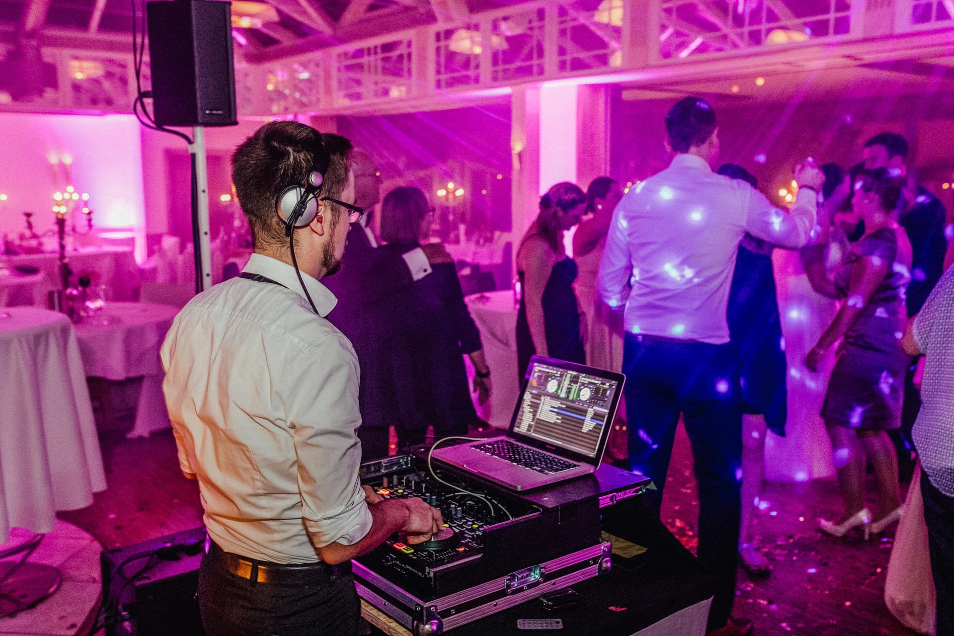 Ihre Hochzeit, Ihr Weg: Gestalten Sie Ihr Erlebnis individuell mit einem Hochzeits-DJ