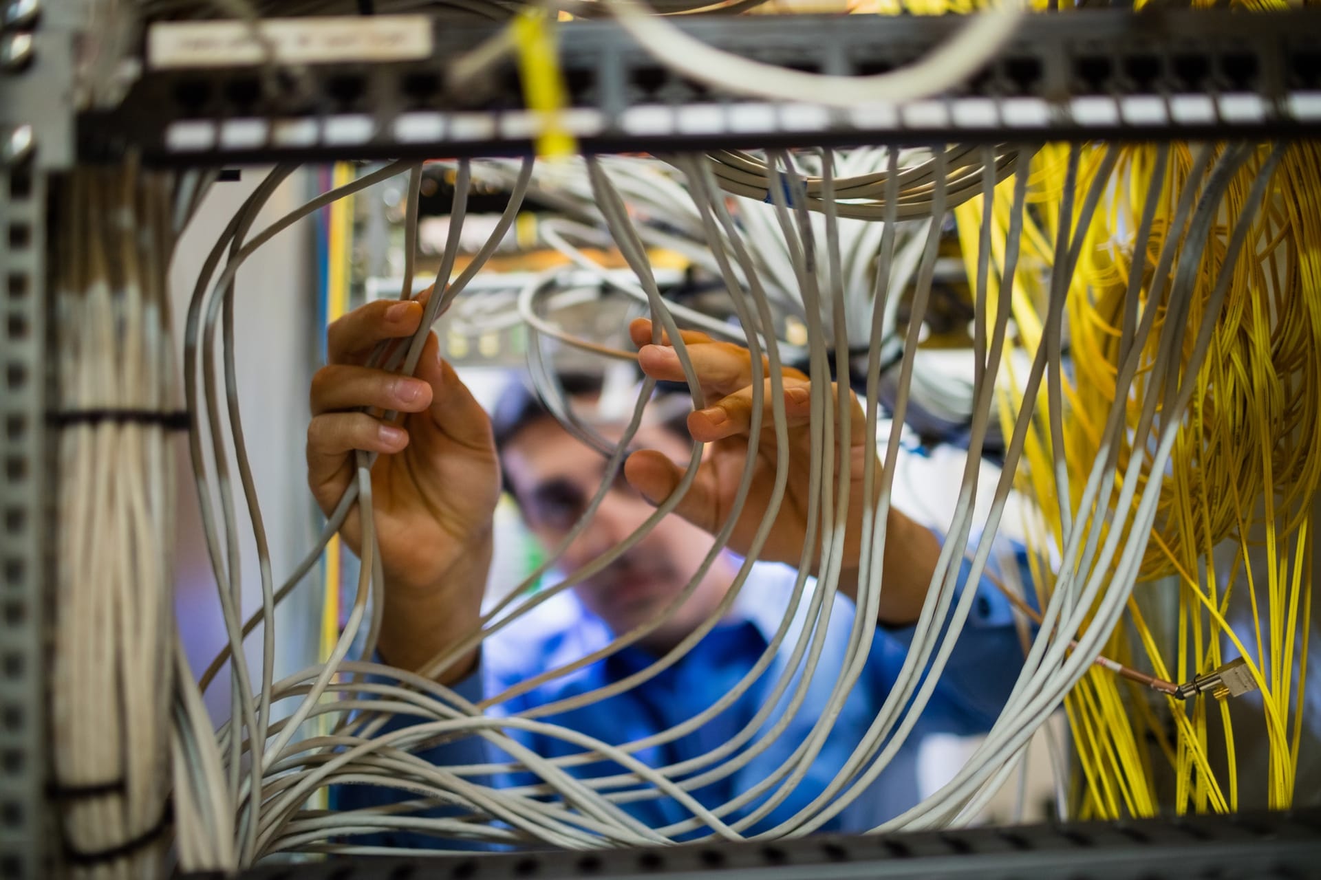 Elektrosicherheit am Arbeitsplatz durch die DGUV V3 Prüfung gewährleisten