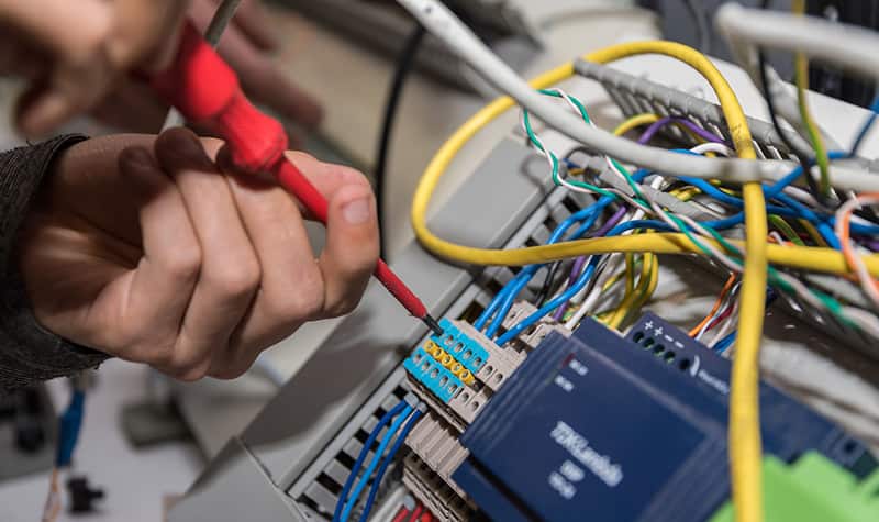 Prüfung elektrischer Anlagen nach Umbaumaßnahmen: Warum sie notwendig ist