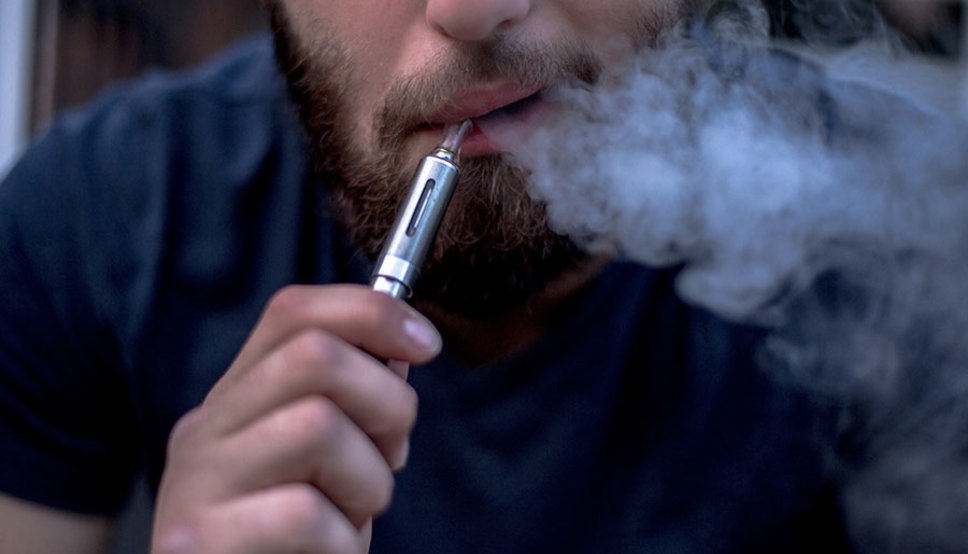 Entfalte vollen Dampfgenuss mit der Al Fakher 30K Hypermax – langlebig, stylisch, intensiv